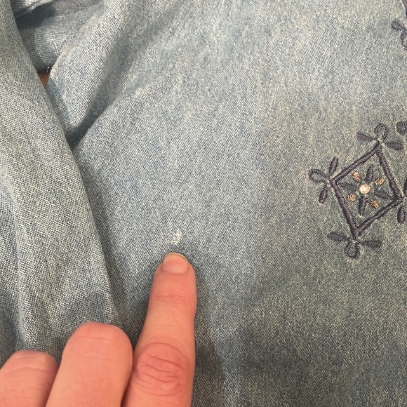 Vintage Kathy Che Chambray Button Down Shirt size 18 90's Embroidered Denim - Picture 11 of 11